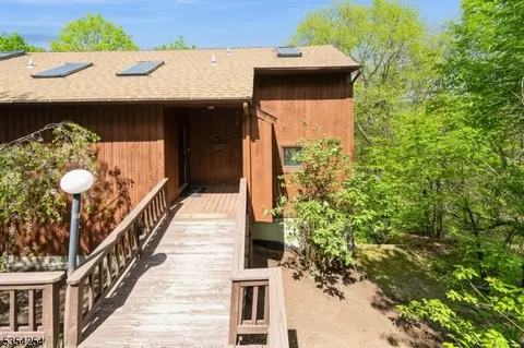 5 Wimbledon Dr #1, Vernon, NJ 07462