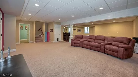 17 Farmstead Ln, Wayne, NJ 07470 photo 37