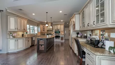 17 Farmstead Ln, Wayne, NJ 07470 photo 10