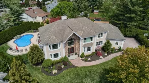 17 Farmstead Ln, Wayne, NJ 07470 photo 1