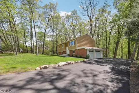 353 Conklintown Rd, Ringwood, NJ 07456