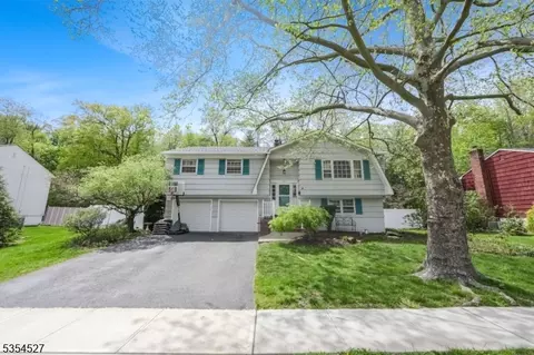 273 Andrew Pl, Bloomingdale, NJ 07403