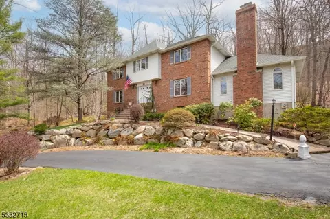 108 Cheshire Ln, Ringwood, NJ 07456