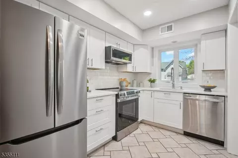 53 E Cliff St, Somerville, NJ 08876