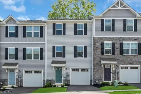 17 Limestone Blvd, Washington Twp, NJ 07882