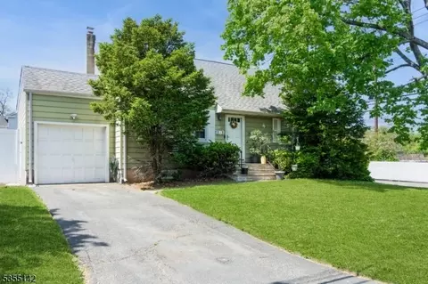 1 Berkley Blvd, Iselin, NJ 08830