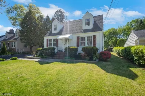 525 Mountainview Dr, North Plainfield, NJ 07063 photo 2
