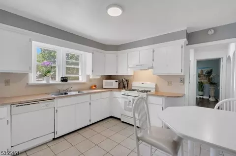 525 Mountainview Dr, North Plainfield, NJ 07063 photo 12
