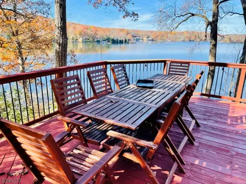639 Canistear Rd, Highland Lakes, NJ 07422