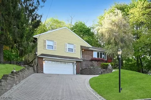 219 Emeline Dr, Hawthorne, NJ 07506