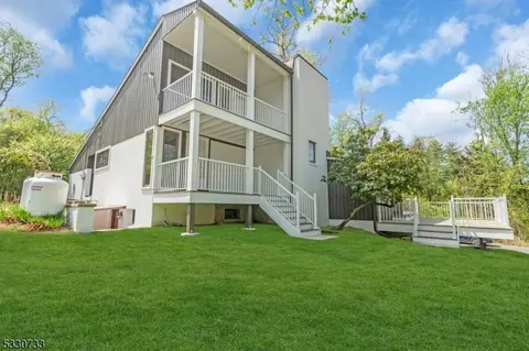 54 Farmersville Rd, Tewksbury Twp, NJ 07830