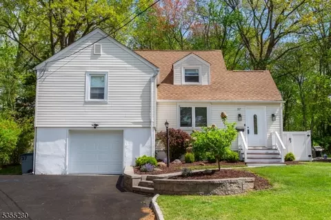 37 Beechwood Rd, Florham Park, NJ 07932