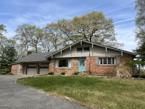 6 Sheeprock Rd, Kinnelon, NJ 07405