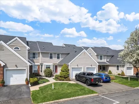 18 Daisy Ct, Whitehouse Station, NJ 08889