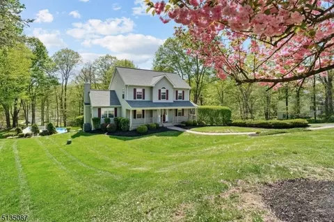 1 Fieldstone Trl, Sparta, NJ 07871