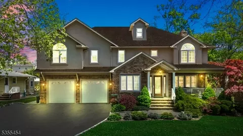 40 Brookside Ter, Clark, NJ 07066