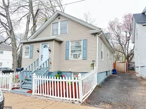 7 Hazelhurst St, New Brunswick, NJ 08901