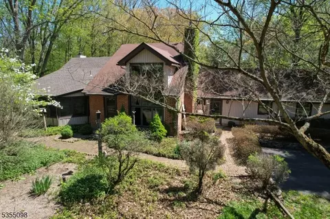 22 Pine Hill Rd, Stockton, NJ 08559