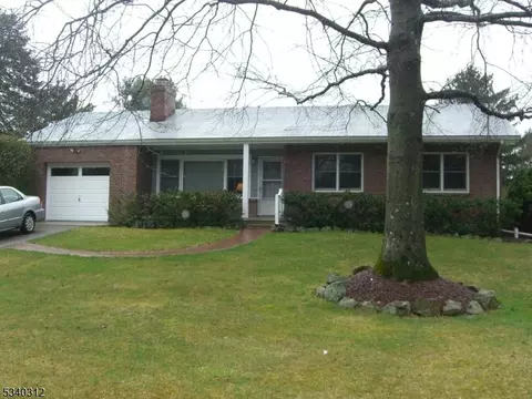 4 Deer Path, Lebanon, NJ 08833