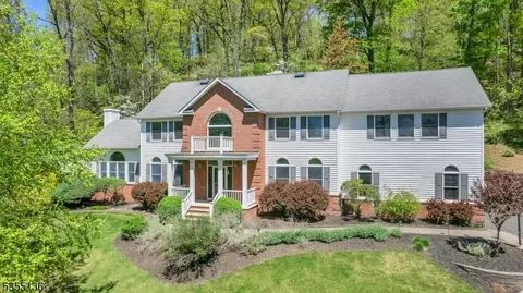 63 Twin Oaks Rd, Bridgewater, NJ 08807