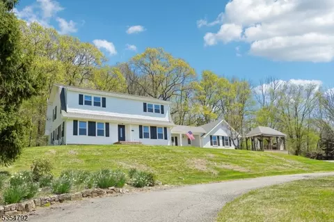 142 Beacon Hill Rd, Califon, NJ 07830