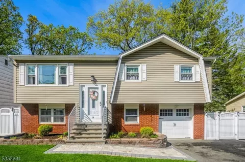 10 Tulsa Trl, Hopatcong, NJ 07843
