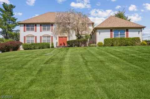 10 Weaver Dr, Bridgewater Twp, NJ 08836