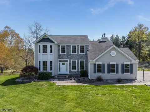 19 Skyline Dr, Flemington, NJ 08822
