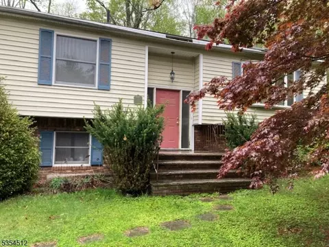 5 Henry Rd, Hewitt, NJ 07421
