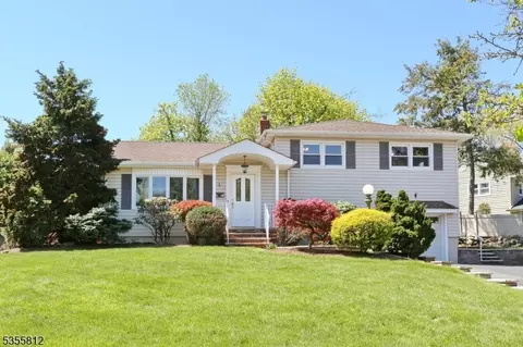 4 Hemlock St, Waldwick, NJ 07463
