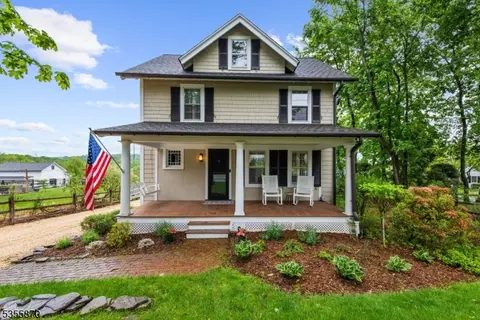 985 Old Chester Rd, Far Hills, NJ 07931