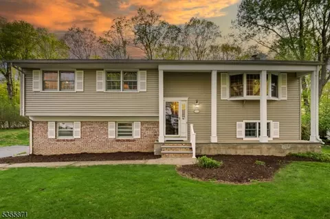 27 Clover Ln, Randolph, NJ 07869