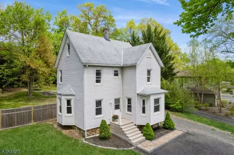 590 Valley Rd, Gillette, NJ 07933