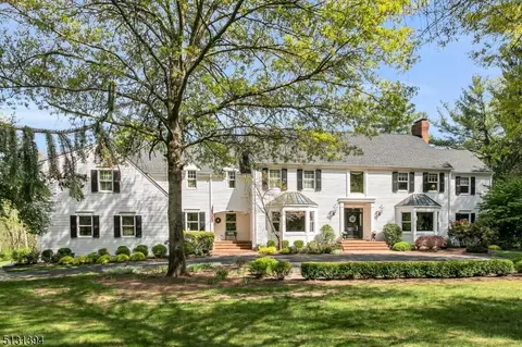 81 Butternut Ln, Basking Ridge, NJ 07920