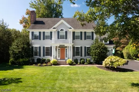 17 Crestwood Dr, Chatham Twp, NJ 07928