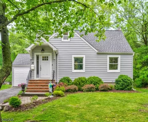 157 N Hillside Ave, Chatham, NJ 07928