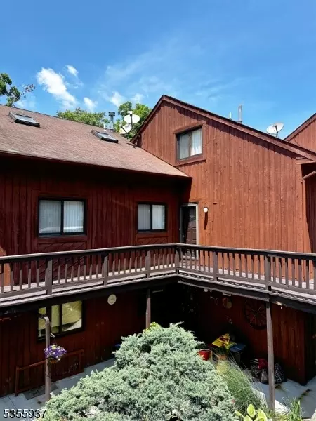5 Powderhorn Ct #8, Vernon, NJ 07462