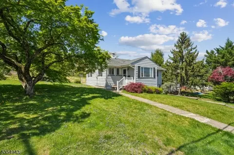 24 Grandview Ave, Lincoln Park, NJ 07035