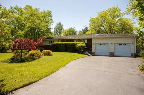 282 Bridgepoint Rd, Belle Mead, NJ 08502