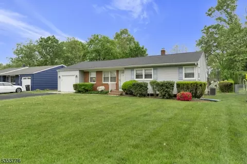 25 Orchard Rd, Middlesex, NJ 08846 photo 3