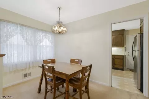 25 Orchard Rd, Middlesex, NJ 08846 photo 5