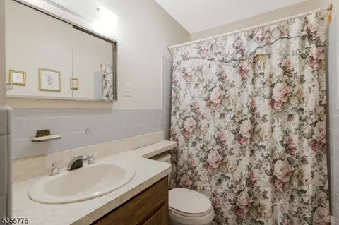 25 Orchard Rd, Middlesex, NJ 08846 photo 17
