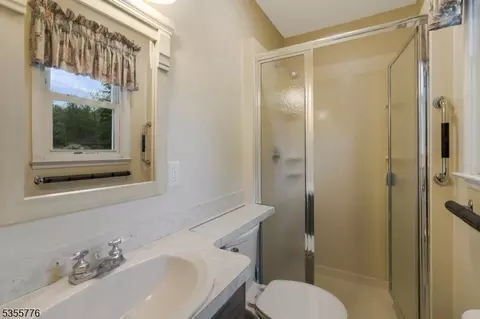 25 Orchard Rd, Middlesex, NJ 08846 photo 20