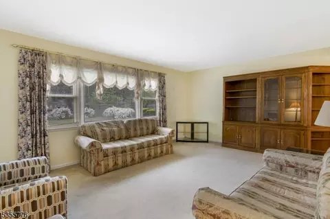 25 Orchard Rd, Middlesex, NJ 08846 photo 7