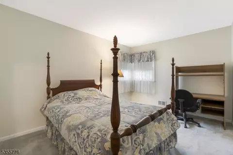 25 Orchard Rd, Middlesex, NJ 08846 photo 18