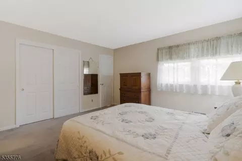 25 Orchard Rd, Middlesex, NJ 08846 photo 16