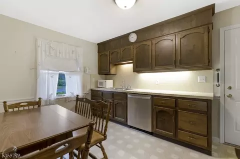 25 Orchard Rd, Middlesex, NJ 08846 photo 13