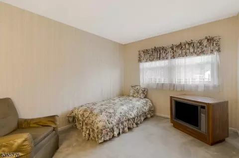 25 Orchard Rd, Middlesex, NJ 08846 photo 19