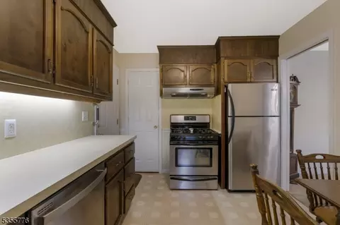 25 Orchard Rd, Middlesex, NJ 08846 photo 12
