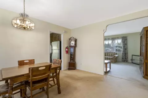 25 Orchard Rd, Middlesex, NJ 08846 photo 6
